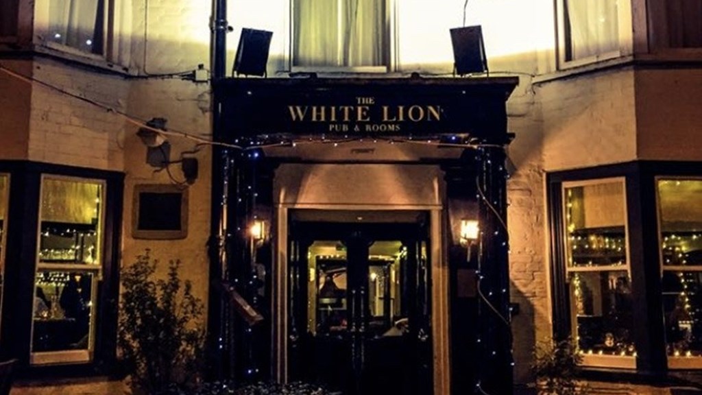 White Lion Tenterden exterior (c).jpg