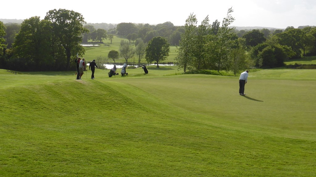 londonbeachgolfcourse1.jpg